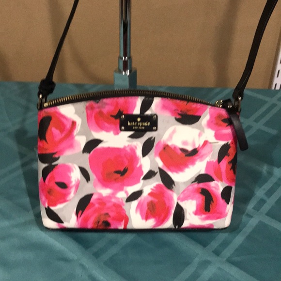 kate spade Handbags - Kate Spade Flower Crossbody